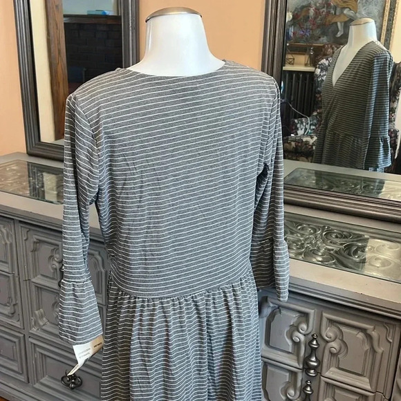Eyeshadow Gray Striped Long Sleeve Dress - Picture 5 of 11